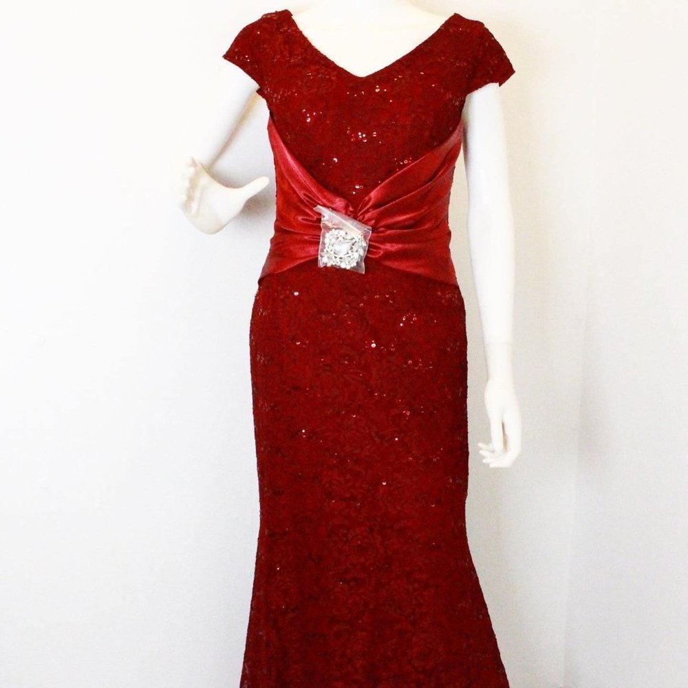 EUREKA #41427 Red Lace Long Dress (Size M)